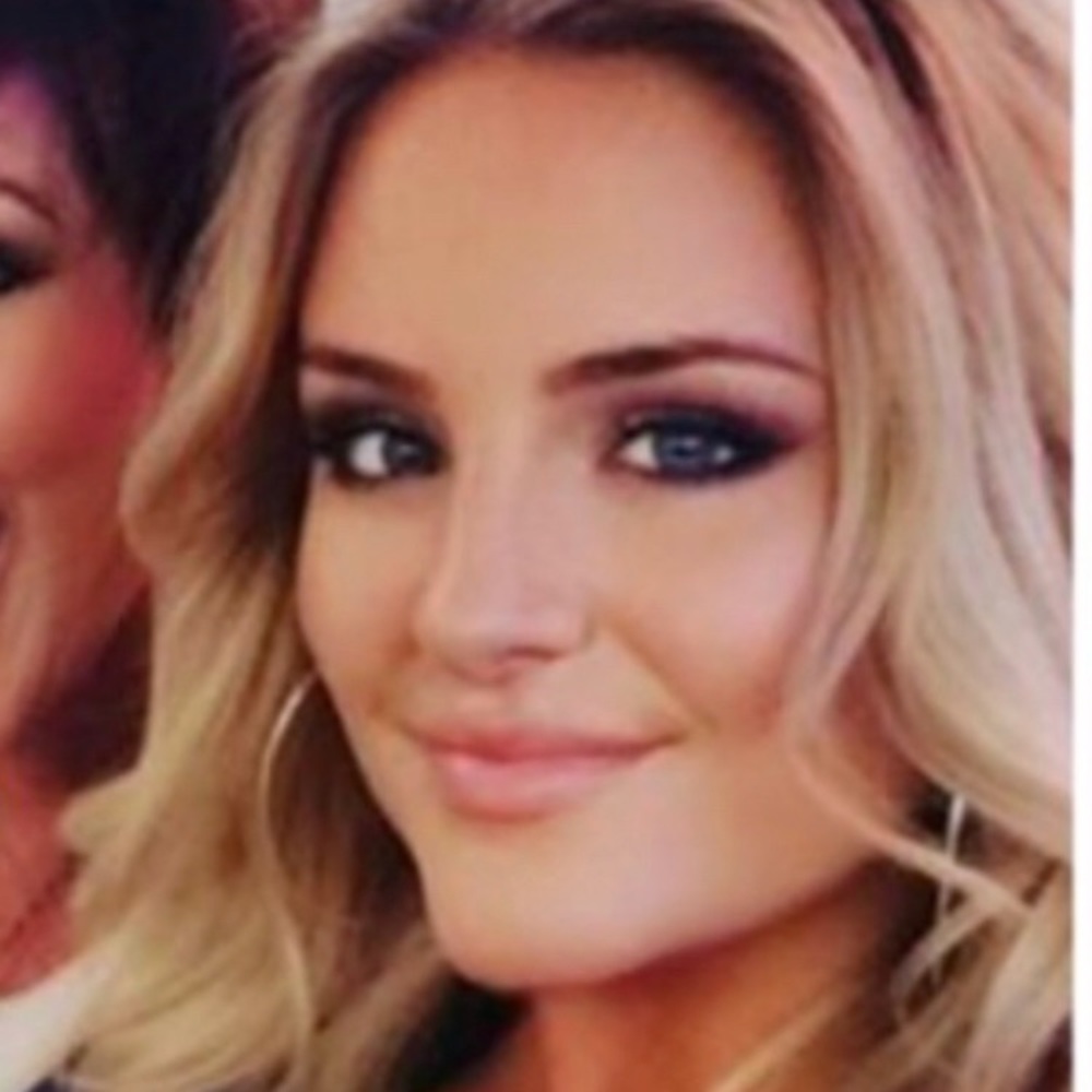 Meet your Posher, Claudia